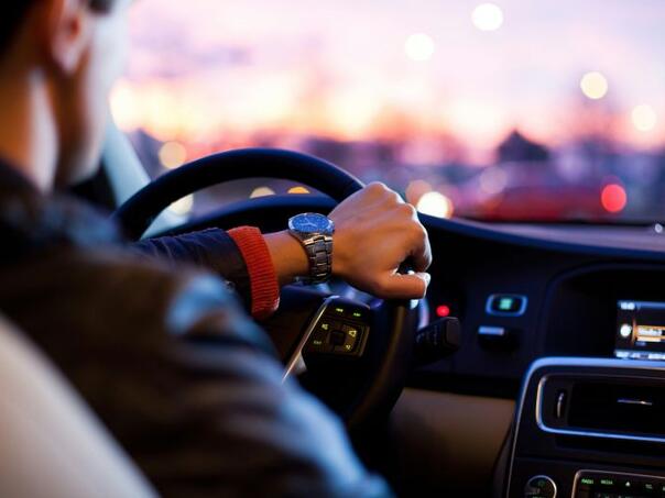 Kočite li pravilno na semaforu? Mnogi vozači prave istu grešku