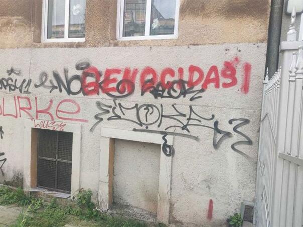 Kod ambasade Srbije u Sarajevu ispisana riječ 'genocidaši'