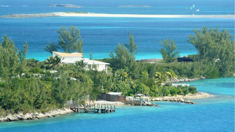 Kod Bahama nestao brod s 20 ljudi