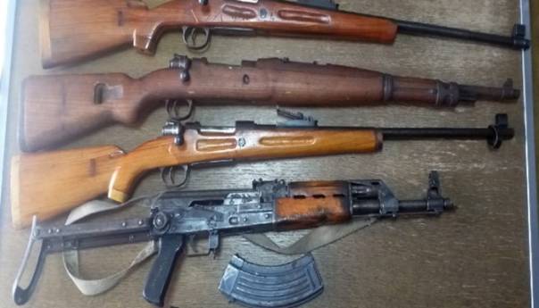 Kod dva lica u Ljubiji pronađeno nelegalno oružje