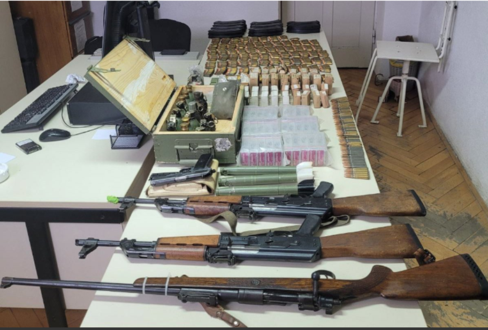 Kod dvojice Nevesinjaca otkriven arsenal oružja