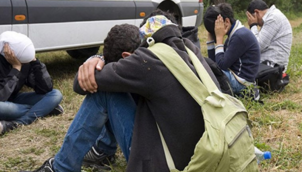 Kod Kikinde pronađena 43 migranta, zaplijenjeno oružje