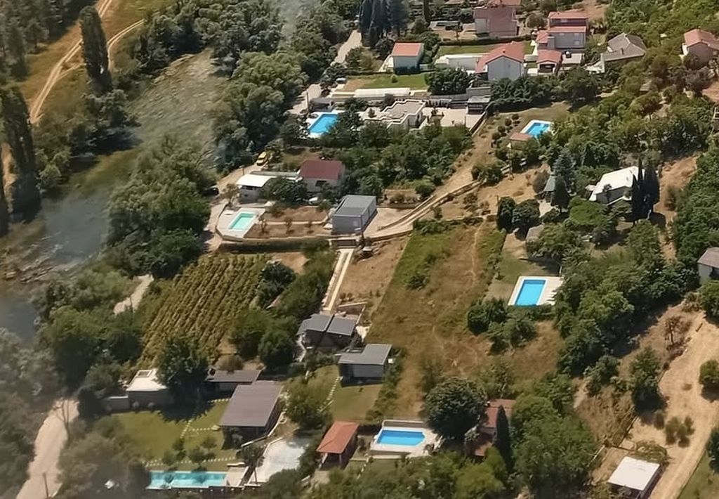 Kod Mostara kontrolisane 54 vile s bazenom, pola ih bez odobrenja