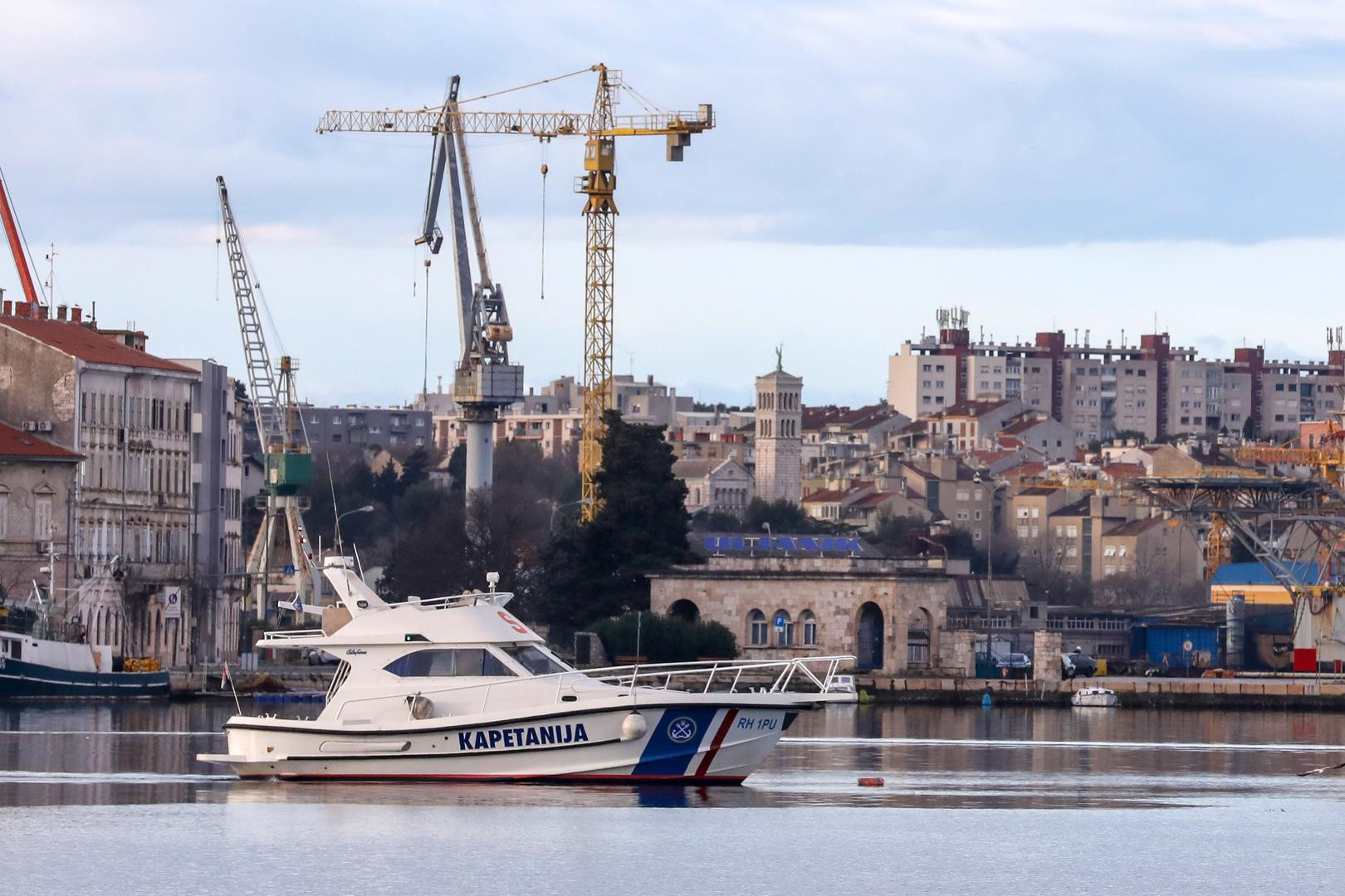 Kod Novigrada pronađena brodica nestalih ribara, ali ne i ribari