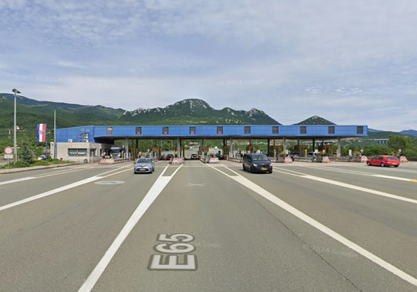 Kod Rijeke pobjegao iz automobila i odbacio kofer s gotovo dvije kile marihuane