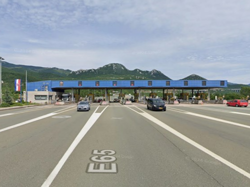 Kod Rijeke pobjegao iz automobila i odbacio kofer s gotovo dvije kile marihuane