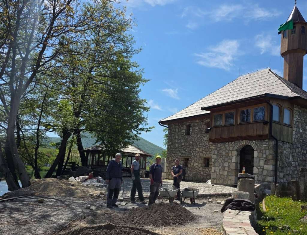 Kod slapova u Ripču uređuje se harem stare džamije iz osmanskog perioda