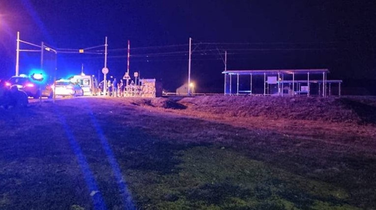 Kod Slavonskog Broda poginula djevojčica po izlasku iz voza