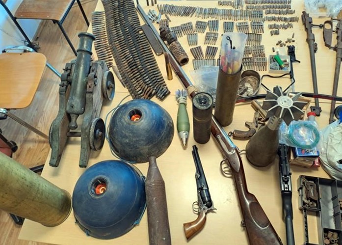 Kod tinejdžera u Splitu pronađena hrpa oružja