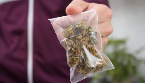 Kod tri osobe iz Prijedora pronađena marihuana i kokain