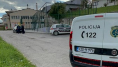 Kod Vogošće konstrukcija gola pala na dječaka: U teškom je stanju, policija izvršila uviđaj