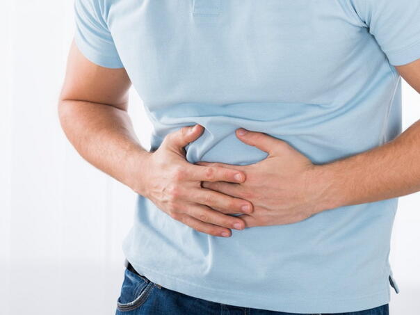 Koji simptomi ukazuju na čir na želucu?