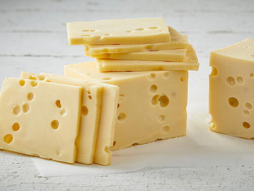 Koju važnu stvar otkrivaju rupe na sirevima