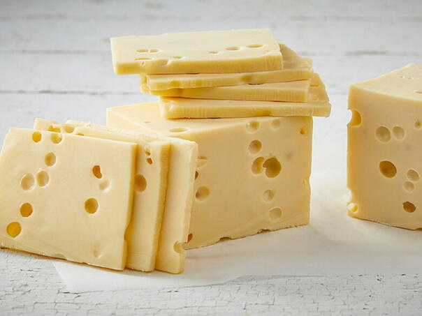 Koju važnu stvar otkrivaju rupe na sirevima