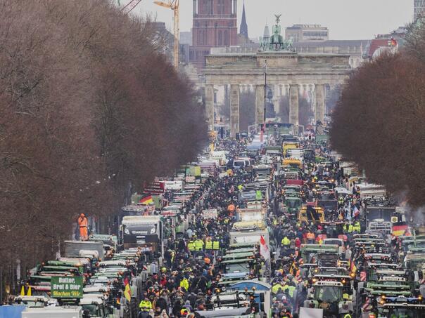 Kolaps u Berlinu: Počeo veliki protest, 5000 traktora i kamiona