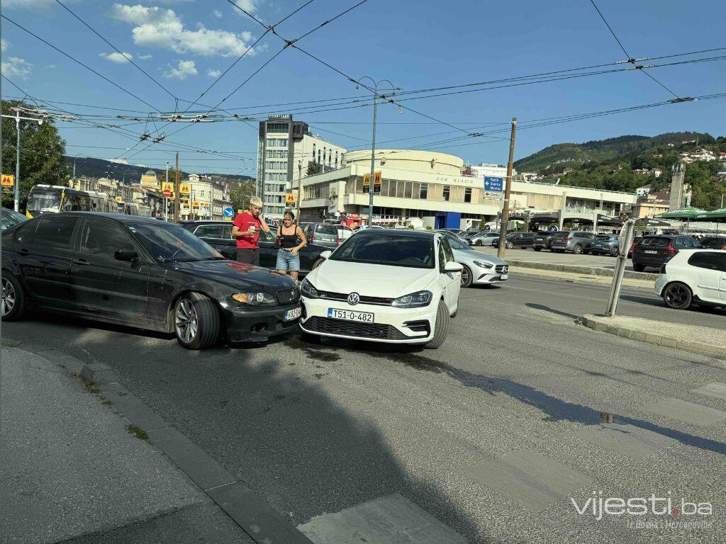 Kolaps zbog sudara na Skenderiji: Blokirane obje trake prema Grbavici