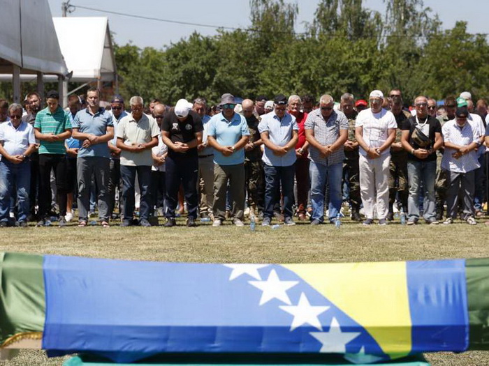 Kolektivna dženaza i ukop tri žrtve iz Zvornika danas u Memićima
