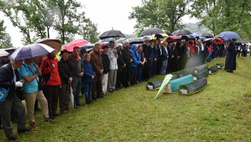 Kolektivna dženaza u Višegradu: Konačan smiraj za osam žrtava