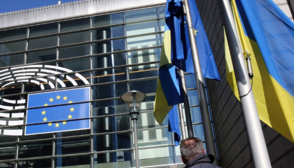 Koliko je EU pomogla Ukrajini, a koliko je platila Rusiji za plin i naftu