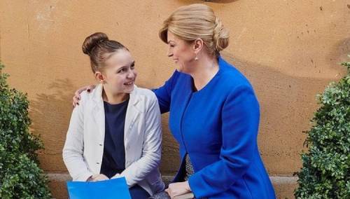 Kolinda se nakratko vratila ulozi predsjednice: Glumila u seriji "Dar-Mar"