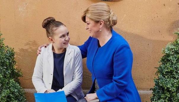 Kolinda se nakratko vratila ulozi predsjednice: Glumila u seriji "Dar-Mar"