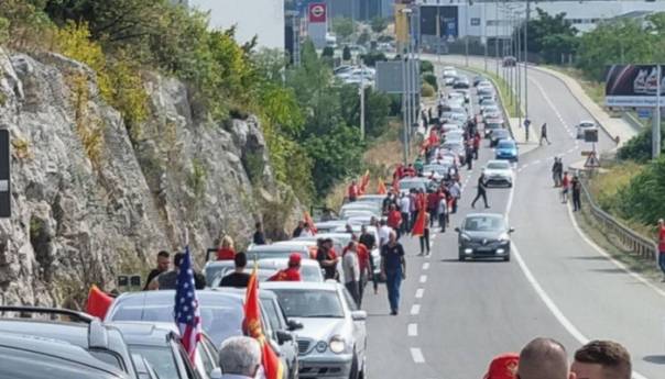 Kolone auta iz Podgorice prema Cetinju: Protiv okupacije