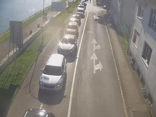 Kolone vozila na granici prema Hrvatskoj, zatvoren prelaz u Gradini