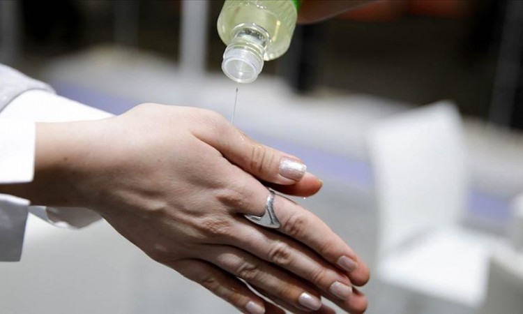 Kolonjska voda, znak dobrodošlice u Turskoj, postala efikasna mjera dezinfekcije