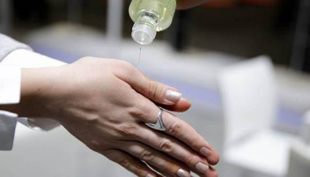 Kolonjska voda, znak dobrodošlice u Turskoj, postala efikasna mjera dezinfekcije