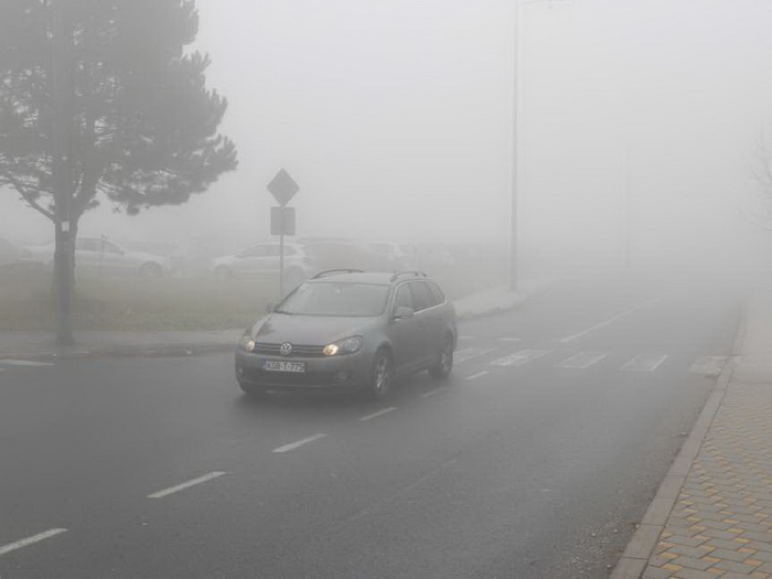 Kolovoz mokar, oprez zbog magle i učestalih odrona