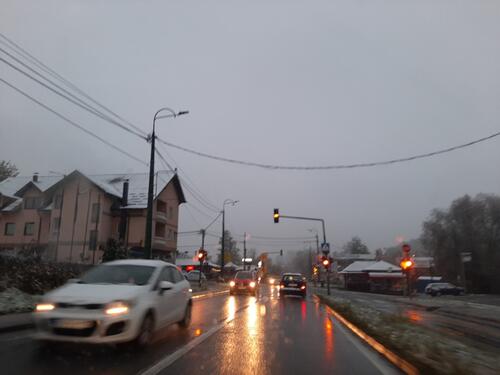 Kolovoz mokar, povećana opasnost od odrona