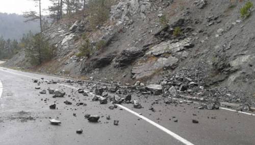 Kolovoz pretežno mokar, učestali odroni