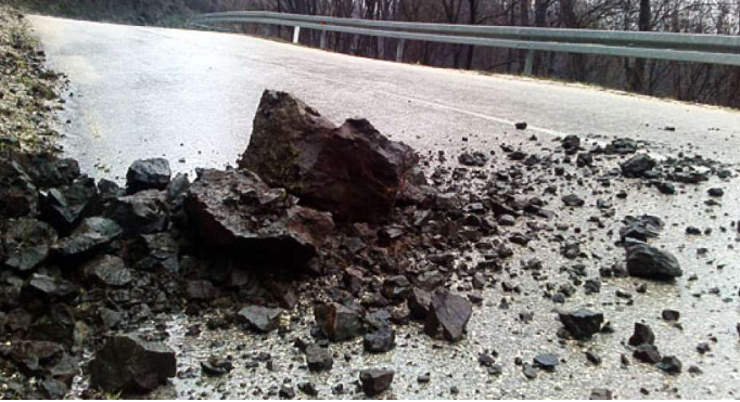 Kolovoz suh i mjestimično vlažan, oprez zbog odrona