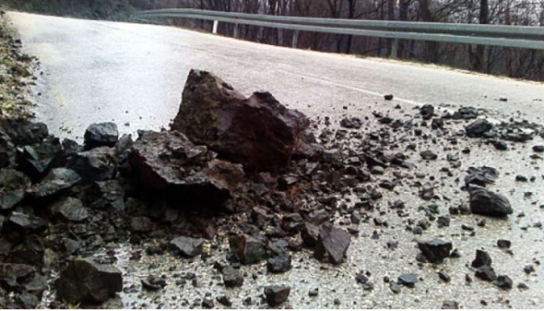 Kolovoz suh i mjestimično vlažan, oprez zbog odrona