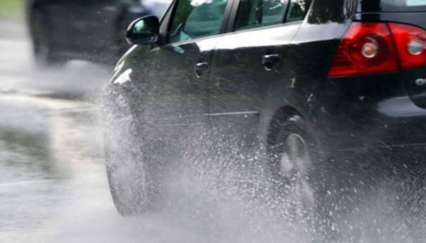 Kolovozi jutros mokri ili vlažni, a povećana i opasnost od odrona