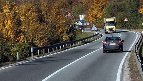 Kolovozi suhi, slabija frekvencija vozila