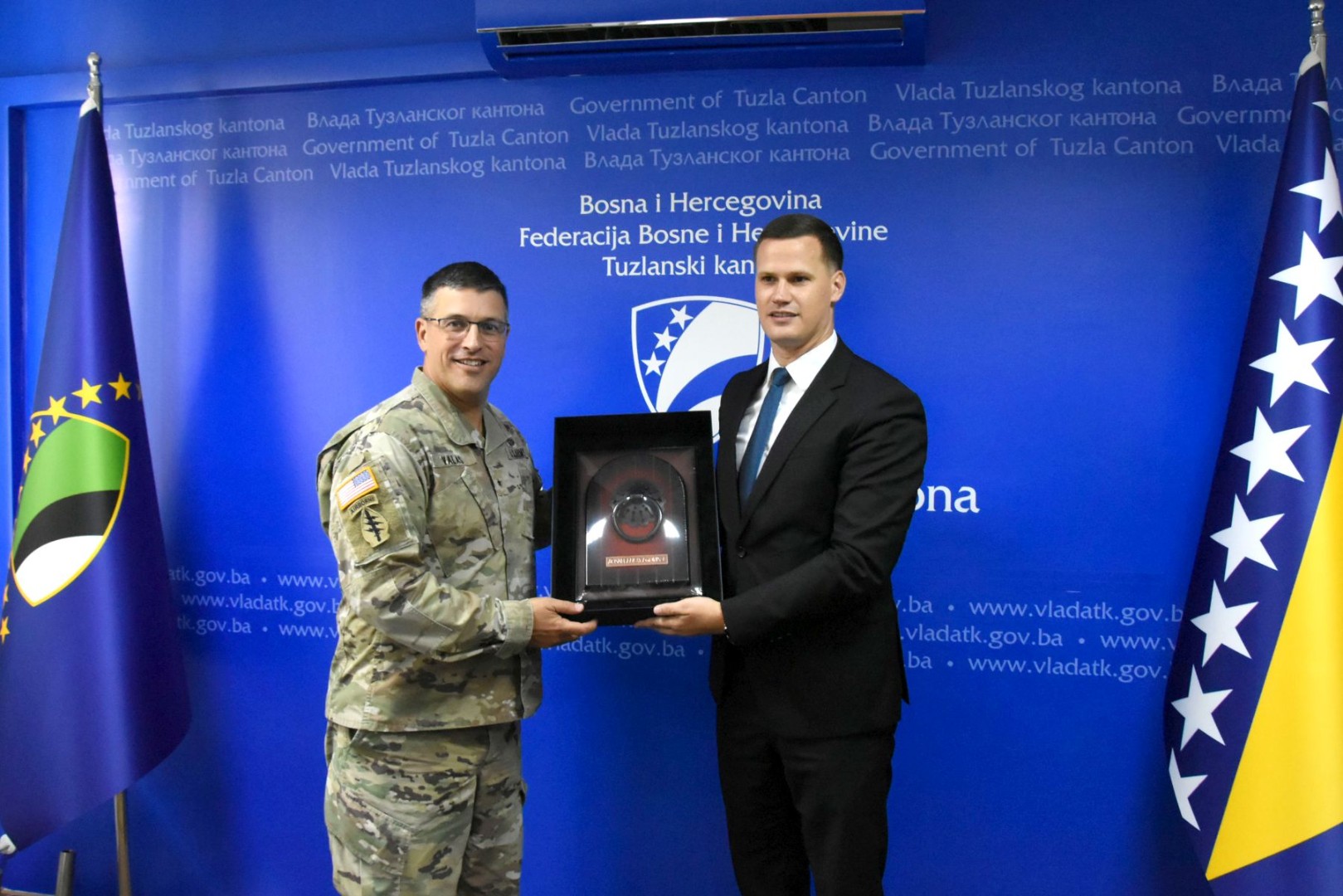 Komandant NATO Štaba u posjeti TK, odao počast stradaloj mladosti