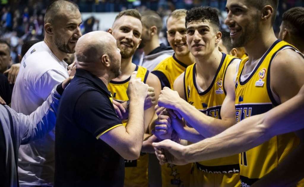 Kompletirana košarkaška reprezentacija BiH, na treningu 16 igrača