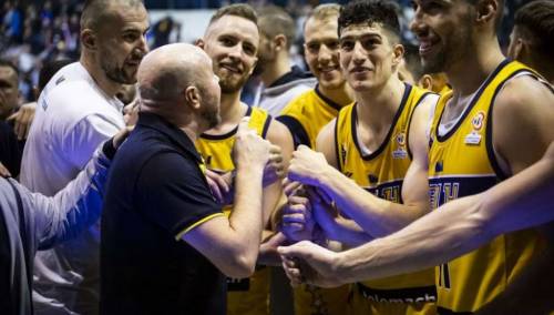 Kompletirana košarkaška reprezentacija BiH, na treningu 16 igrača