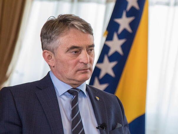 Komšić čestitao Pesah: Neka ovaj praznik donese blagostanje, dobro zdravlje i radost u vaše domove