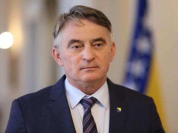Komšić čestitao Zmajevima: "Tek će se širiti poljem miris ljiljana"