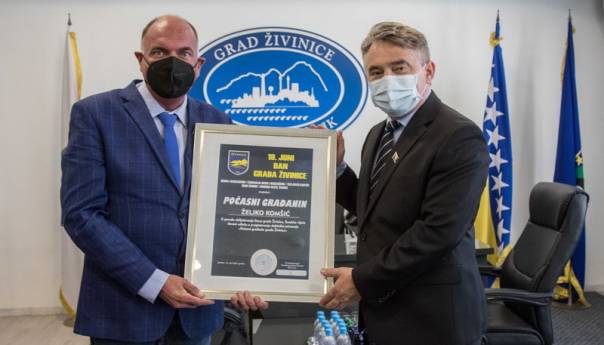 Komšić dobio priznanje 'Počasni građanin Živinica'