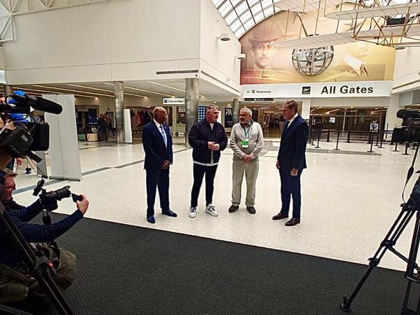 Komšić doputovao u Dejton, dočekali ga Mims i Turner