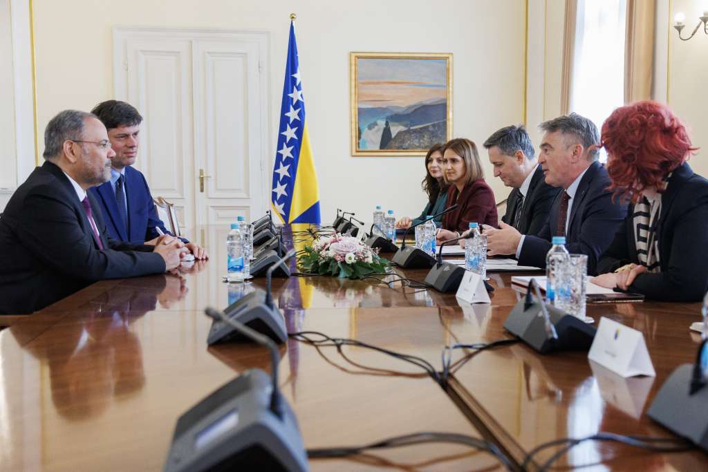 Komšić i Bećirović razgovarali s ambasadorom Bahreina 