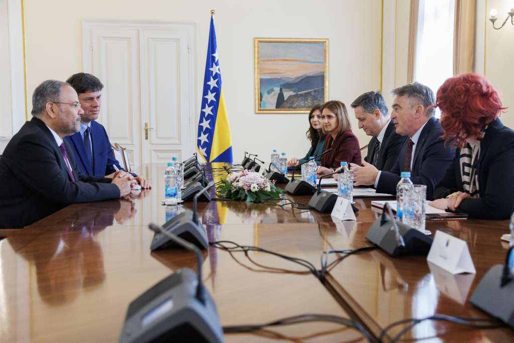 Komšić i Bećirović razgovarali s ambasadorom Bahreina 