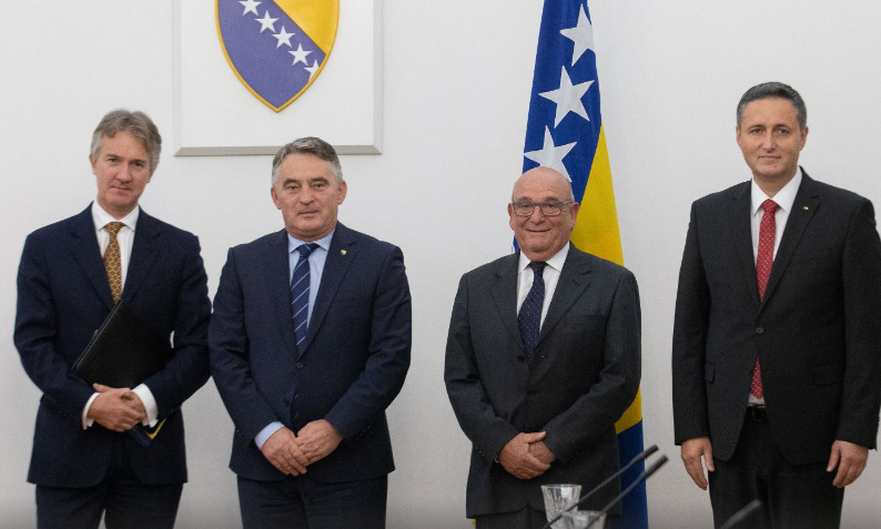 Komšić i Bećirović sa specijalnim britanskim izaslanikom