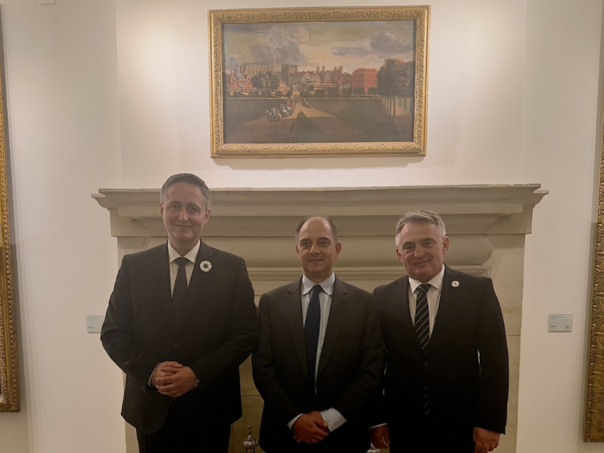 Komšić i Bećirović u Londonu s britanskim zvaničnicima o sigurnosti i saradnji