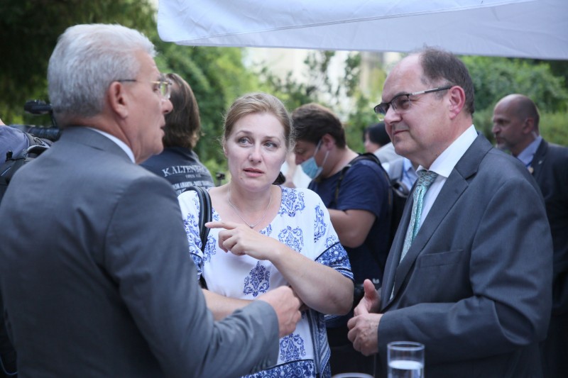 Komšić i Džaferović danas će se sastati sa Schmidtom