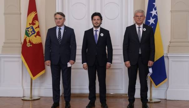 Komšić i Džaferović primili Abazovića, Dodiku nepoželjan