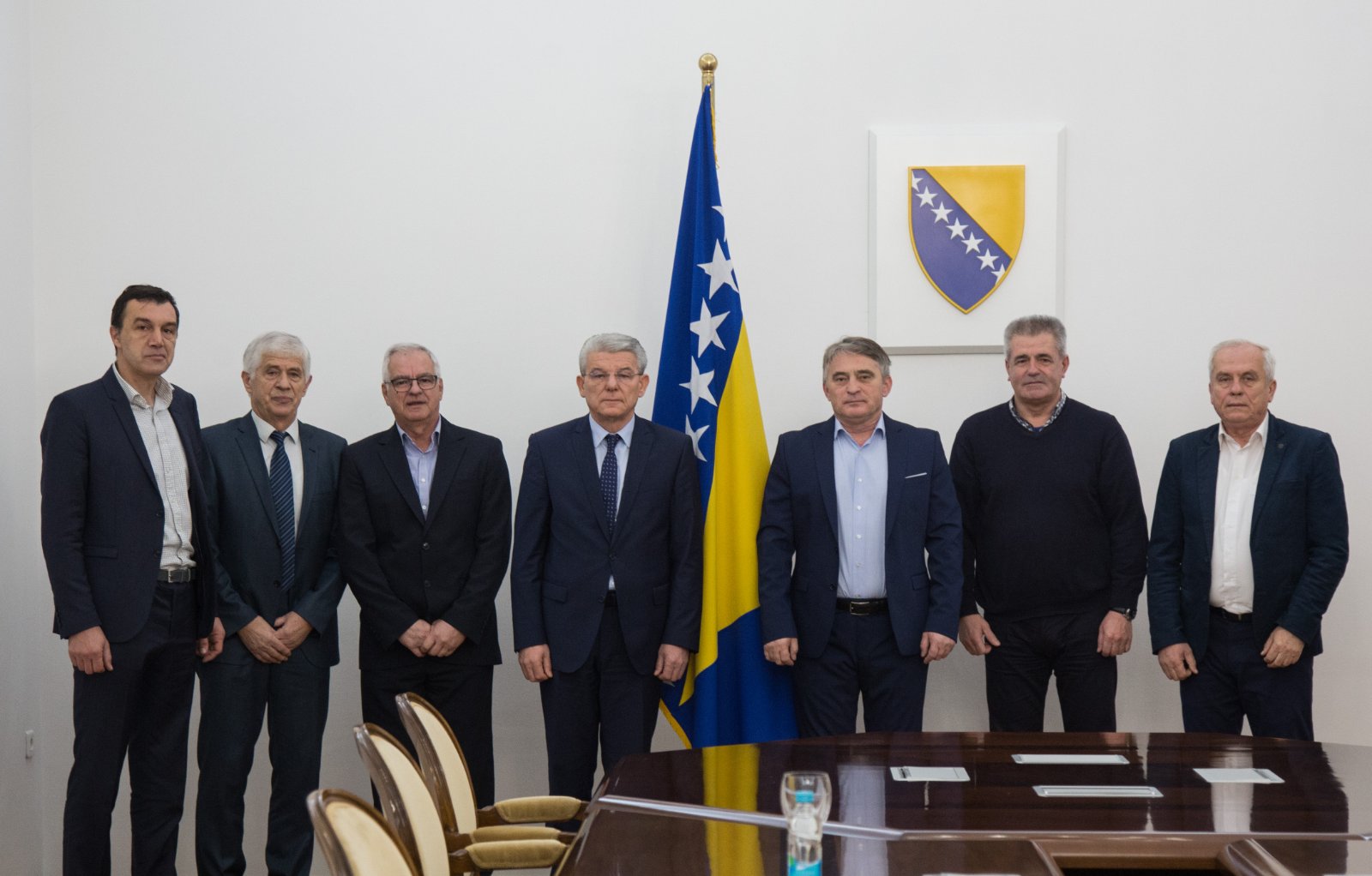 Komšić i Džaferović s borcima: Pokušaji da se kroz pravosuđe izmijeni karakter rata